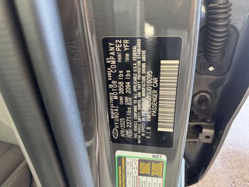 Used 2025 Hyundai Elantra SEL image 29