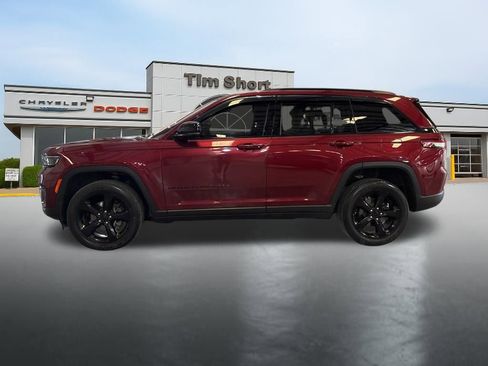 Used 2024 Jeep Grand Cherokee Altitude image 2