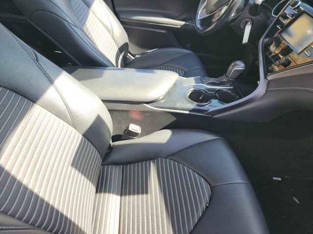 Used 2019 Toyota Camry SE FWD image 8