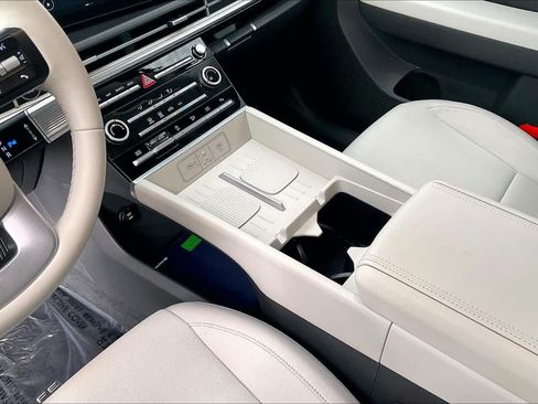 Certified 2025 Hyundai Santa Fe SE FWD image 17