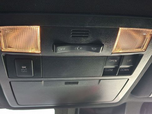 Used 2018 Toyota Tacoma Limited image 26