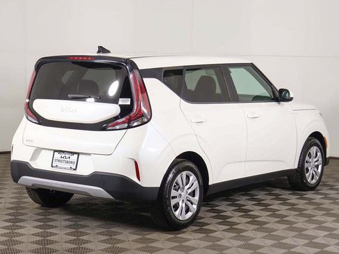 Used 2023 Kia Soul LX FWD image 8