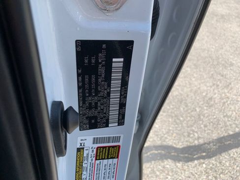 Used 2023 Toyota Highlander Platinum FWD image 34