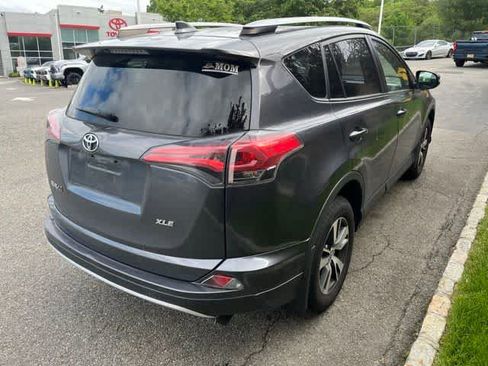 Used 2018 Toyota RAV4 XLE AWD/4WD image 4