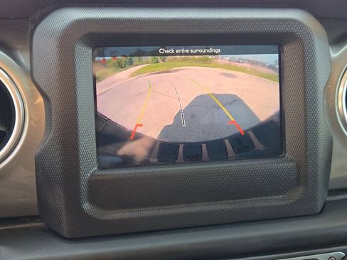 Used 2019 Jeep Wrangler Unlimited Sahara w/ Safety Group AWD/4WD image 22