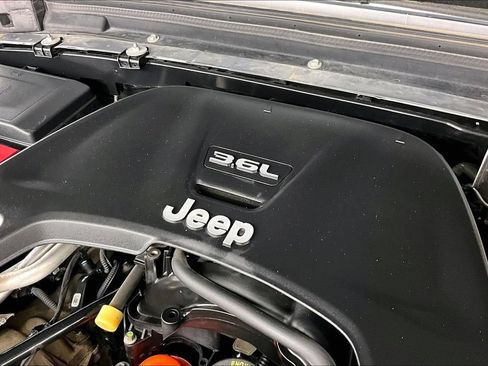 Used 2020 Jeep Gladiator Overland AWD/4WD image 35