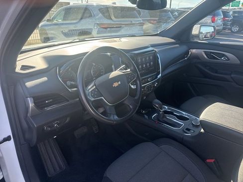 Used 2022 Chevrolet Traverse LT image 11