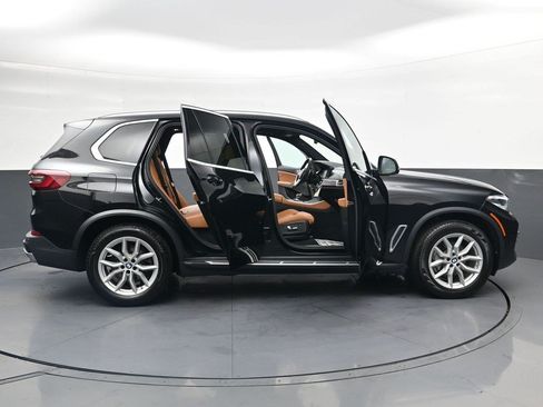 Used 2023 BMW X5 xDrive40i w/ Premium Package AWD/4WD image 33