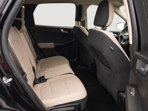 Used 2020 Ford Escape SE image 18