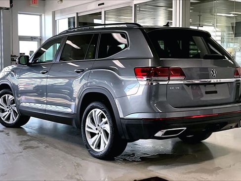 Used 2023 Volkswagen Atlas SE w/ Panoramic Sunroof Package image 4