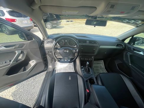Used 2018 Volkswagen Tiguan SEL FWD image 17