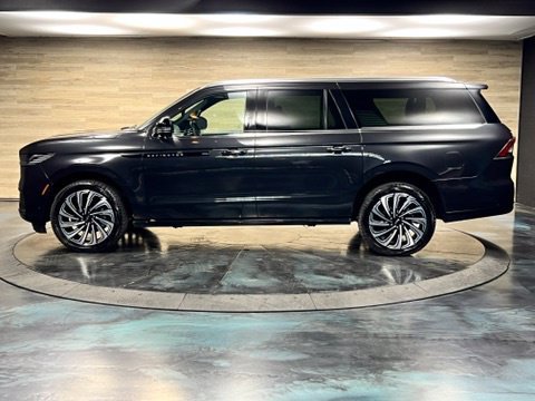 Used 2025 Lincoln Navigator L Black Label AWD/4WD image 25