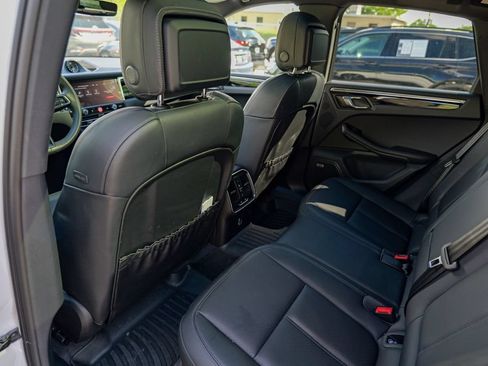 Used 2025 Porsche Macan AWD/4WD image 26