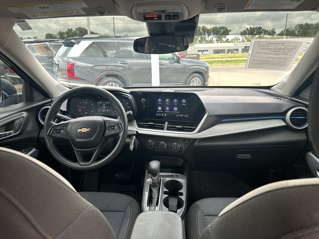 Used 2024 Chevrolet Trax LS w/ Driver Confidence Package FWD image 3