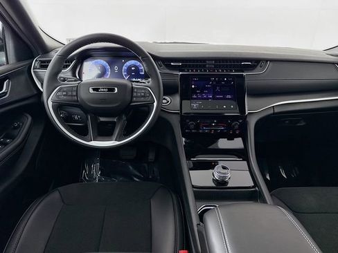 New 2025 Jeep Grand Cherokee Altitude image 22