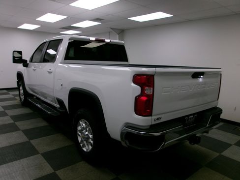Used 2025 Chevrolet Silverado 2500 LT AWD/4WD image 2