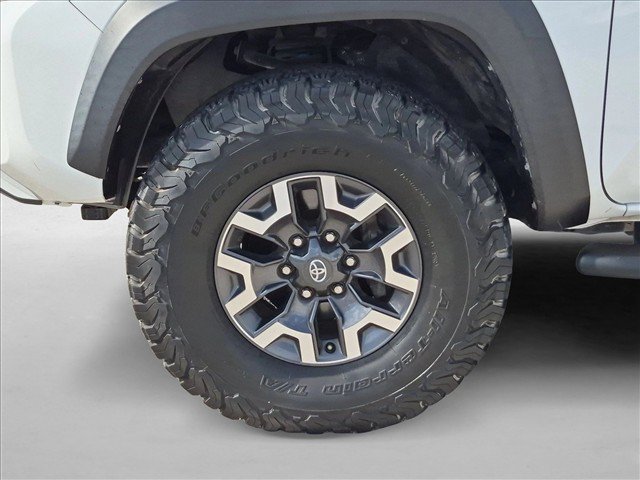 Used 2022 Toyota Tacoma TRD Off-Road w/ Technology Package AWD/4WD image 23