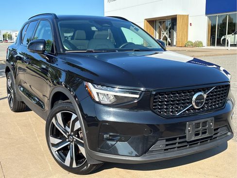 Used 2023 Volvo XC40 B5 Plus w/ Protection Package Premier AWD/4WD image 4
