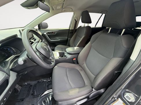 Used 2025 Toyota RAV4 LE AWD/4WD image 10