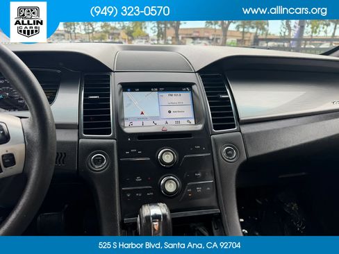 Used 2018 Ford Taurus SEL w/ Equipment Group 201A FWD image 9