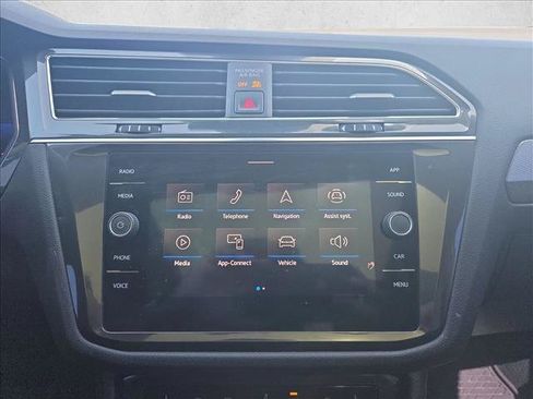 Used 2022 Volkswagen Tiguan SE FWD image 12