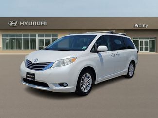 Used 2016 Toyota Sienna XLE w/ XLE Navigation Package FWD video 1