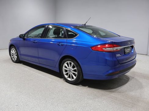 Used 2017 Ford Fusion SE FWD image 4