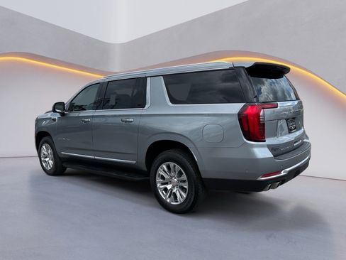 Used 2025 GMC Yukon XL Denali AWD/4WD image 5