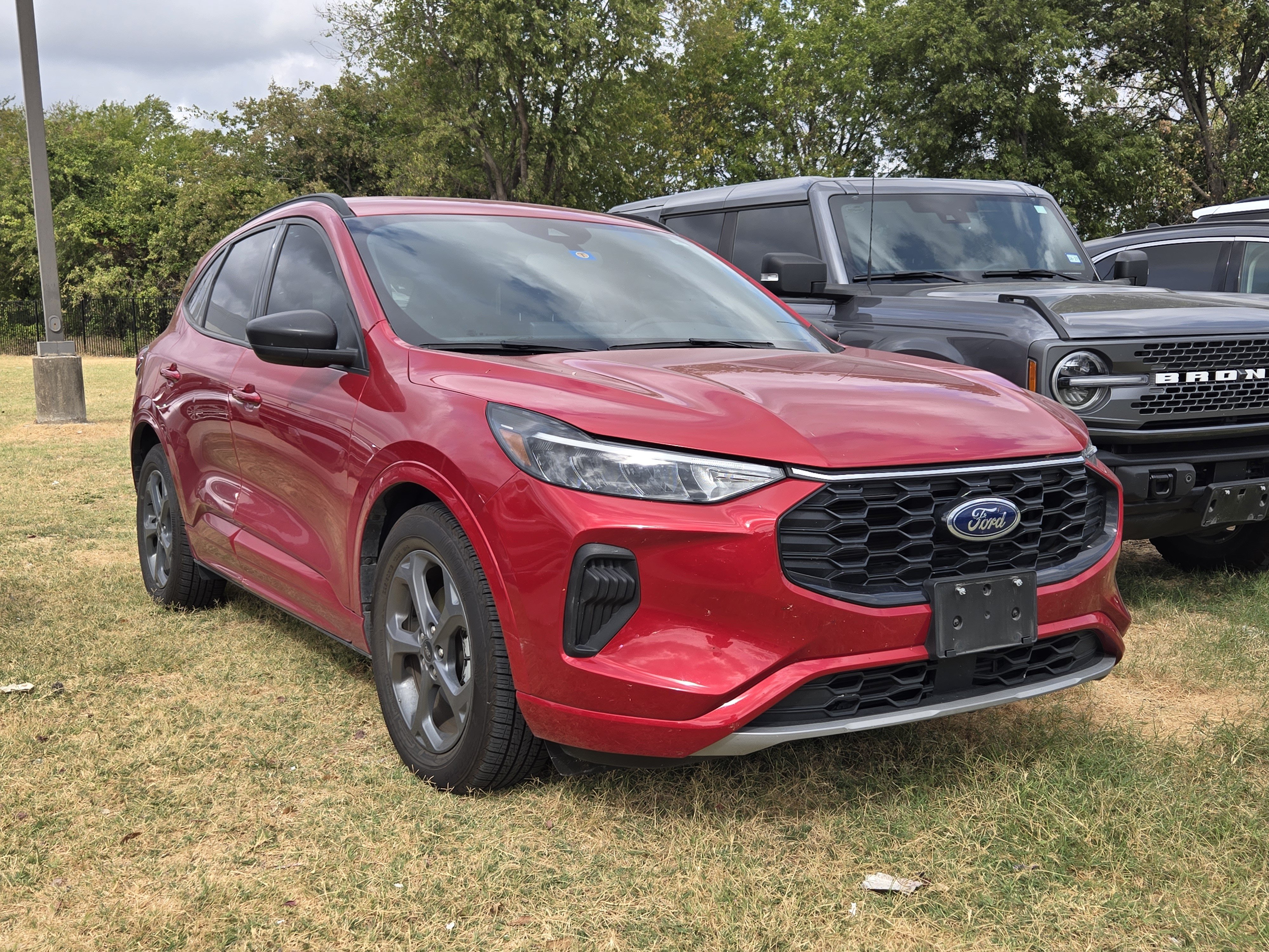 Used 2023 Ford Escape ST-Line w/ Tech Pack #1 FWD image 1