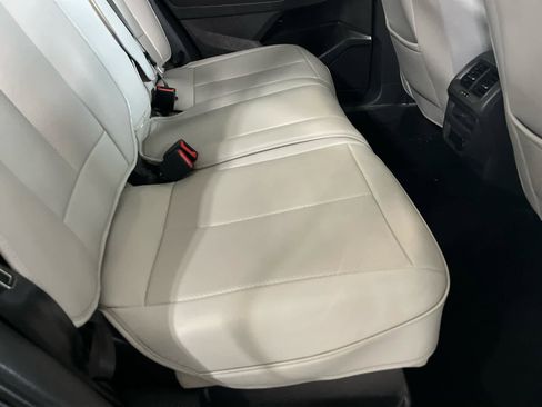 Used 2020 Volkswagen Tiguan S image 41