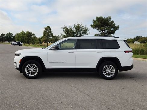 Used 2023 Jeep Grand Cherokee L Laredo image 4