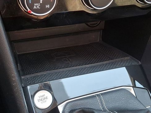 Used 2023 Volkswagen Taos SE w/ Panoramic Sunroof Package image 25