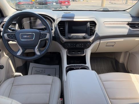 Used 2021 GMC Acadia Denali w/ Denali Ultimate Package AWD/4WD image 18