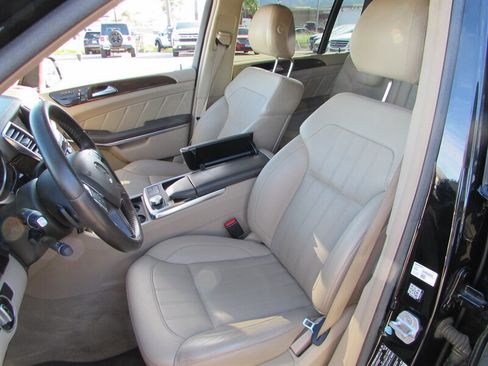 Used 2014 Mercedes-Benz GL 450 4MATIC image 7