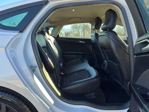 Used 2018 Ford Fusion SE w/ Equipment Group 201A image 19