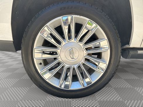 Used 2018 Cadillac Escalade ESV Platinum AWD/4WD image 29