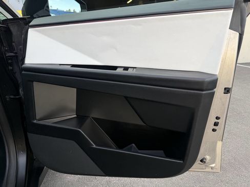 Used 2024 Tesla Cybertruck AWD Crew Cab image 22