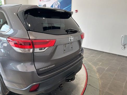Used 2018 Toyota Highlander XLE AWD/4WD image 6