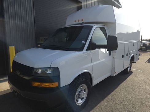 Used 2019 Chevrolet Express 3500 w/ Power Convenience Package image 2