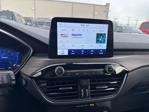 Used 2020 Ford Escape Titanium image 10