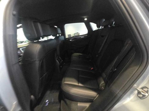 Used 2025 Porsche Macan AWD/4WD image 18