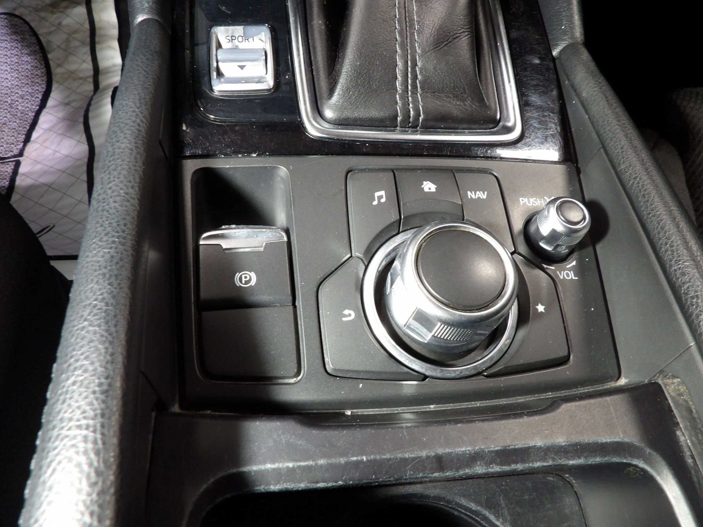Used 2018 MAZDA MAZDA3 Sport FWD image 14