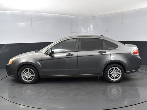 Used 2010 Ford Focus SE FWD image 6