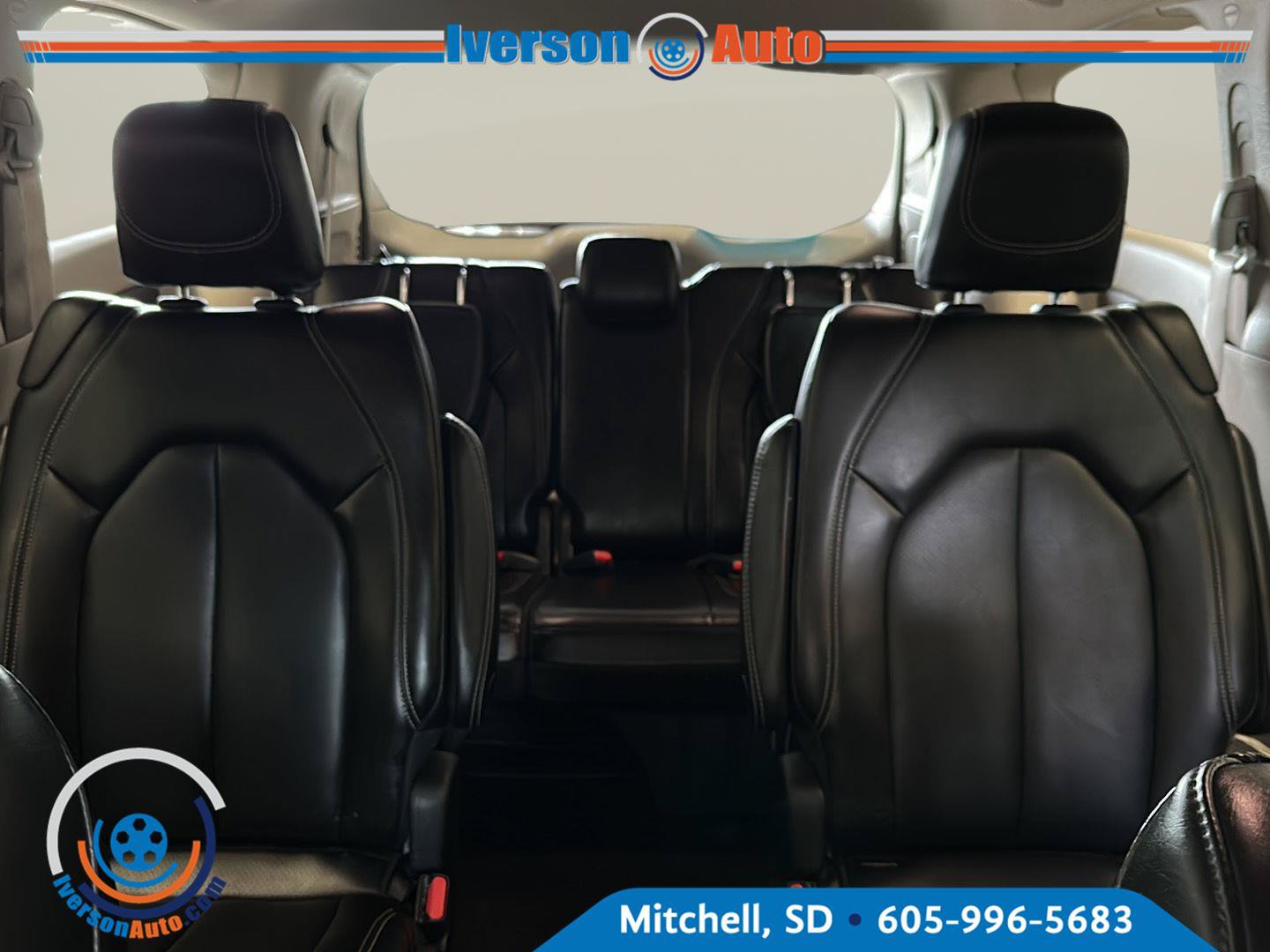 Used 2023 Chrysler Pacifica Touring-L FWD image 23