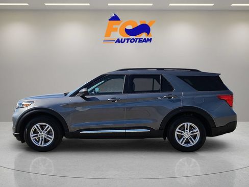 Used 2024 Ford Explorer XLT RWD image 2