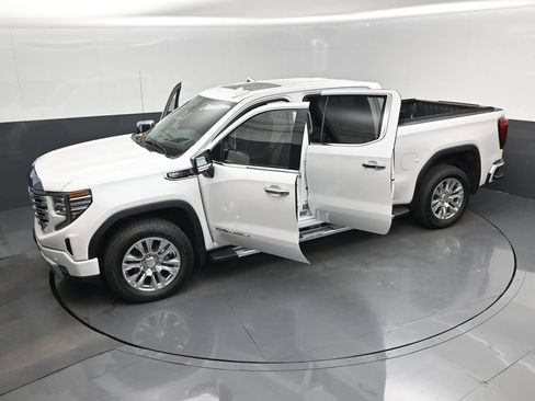 Used 2025 GMC Sierra 1500 Denali w/ Technology Package AWD/4WD image 20