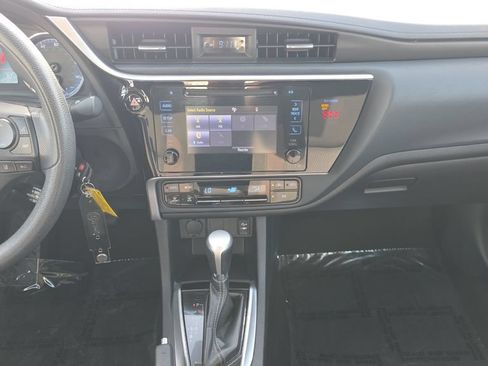 Used 2018 Toyota Corolla LE FWD image 15