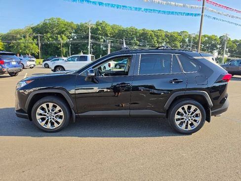 Used 2021 Toyota RAV4 XLE Premium AWD/4WD image 4