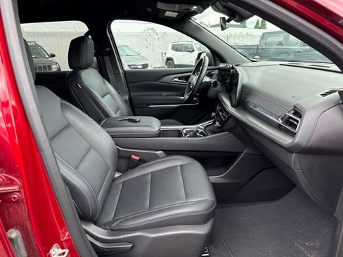 Used 2025 Chevrolet Traverse LT AWD/4WD image 9