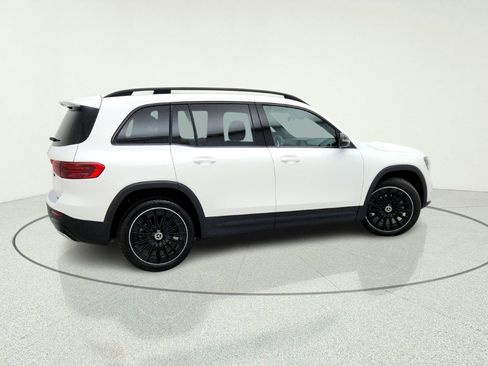 New 2026 Mercedes-Benz GLB 250 image 8
